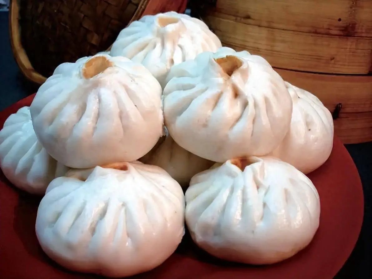 Chingyihlong Baozi: Taste a Century of Flavor, 90+ Years in the Making.