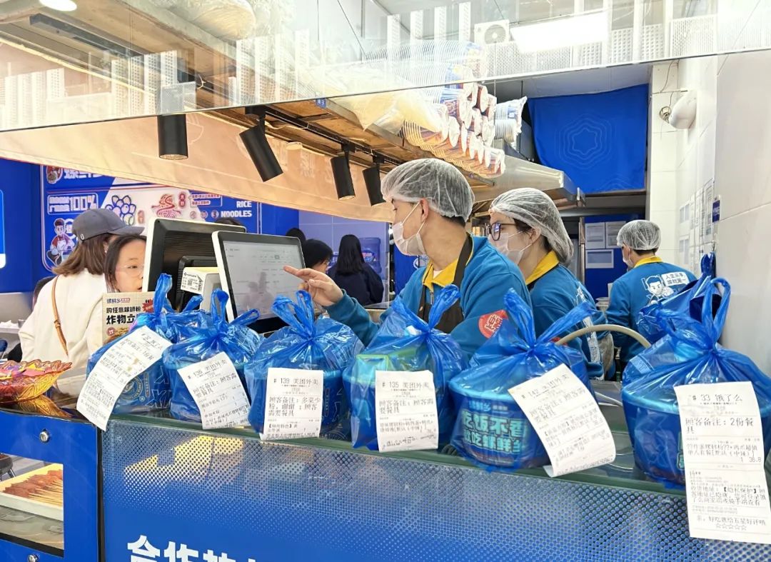 Confirmed! Chengdu has nearly 1,000 Luosifen shops, each with its loyal patrons.