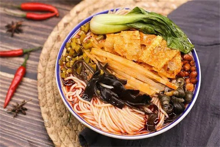 What is the franchise fee for Yangnailao Luosifen?