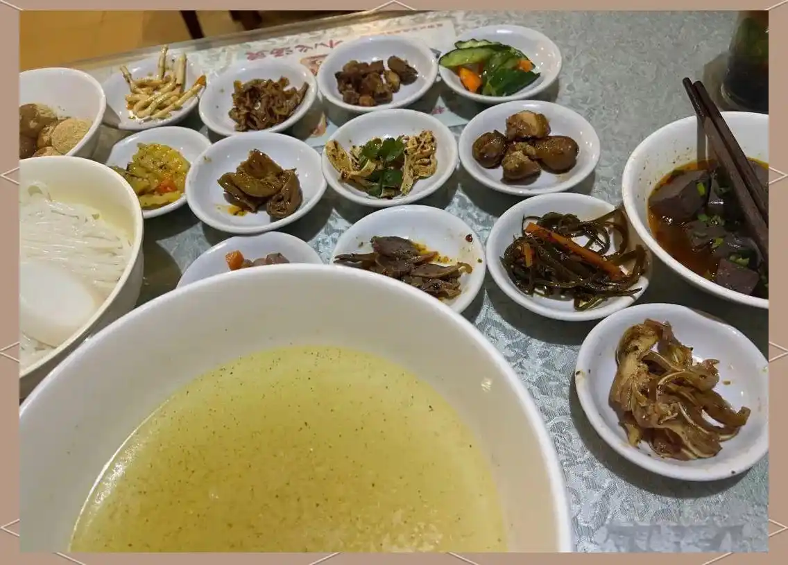 Guoqiao Mixian: Yunnan's Essence in a Bowl – Nature's Best, Plateau's Spirit, Life's Warmth.