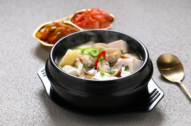 Uncle Park's Bibimbap: Comprehensive Backing. From Location to Launch. The Next Big Startup Trend